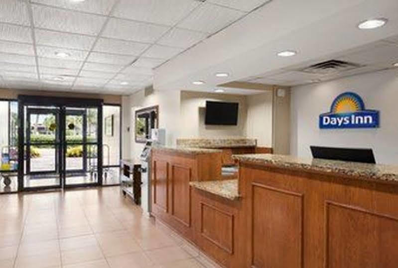 Days Inn By Wyndham Jacksonville Airport Buitenkant foto